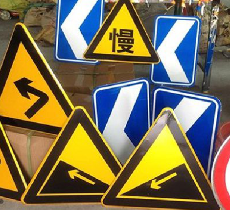 金湖标识标牌中颜色的确定是很重要的。